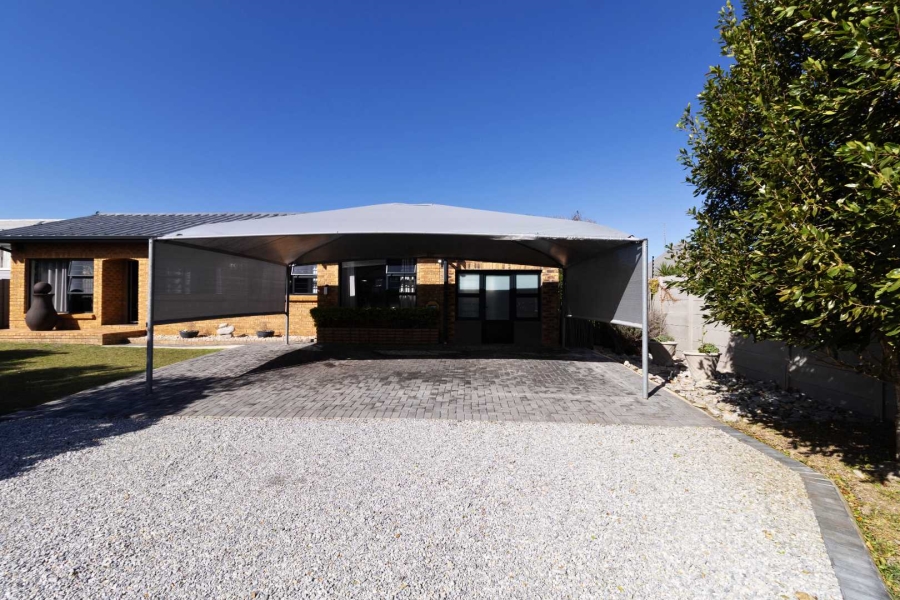 4 Bedroom Property for Sale in Sandbaai Western Cape